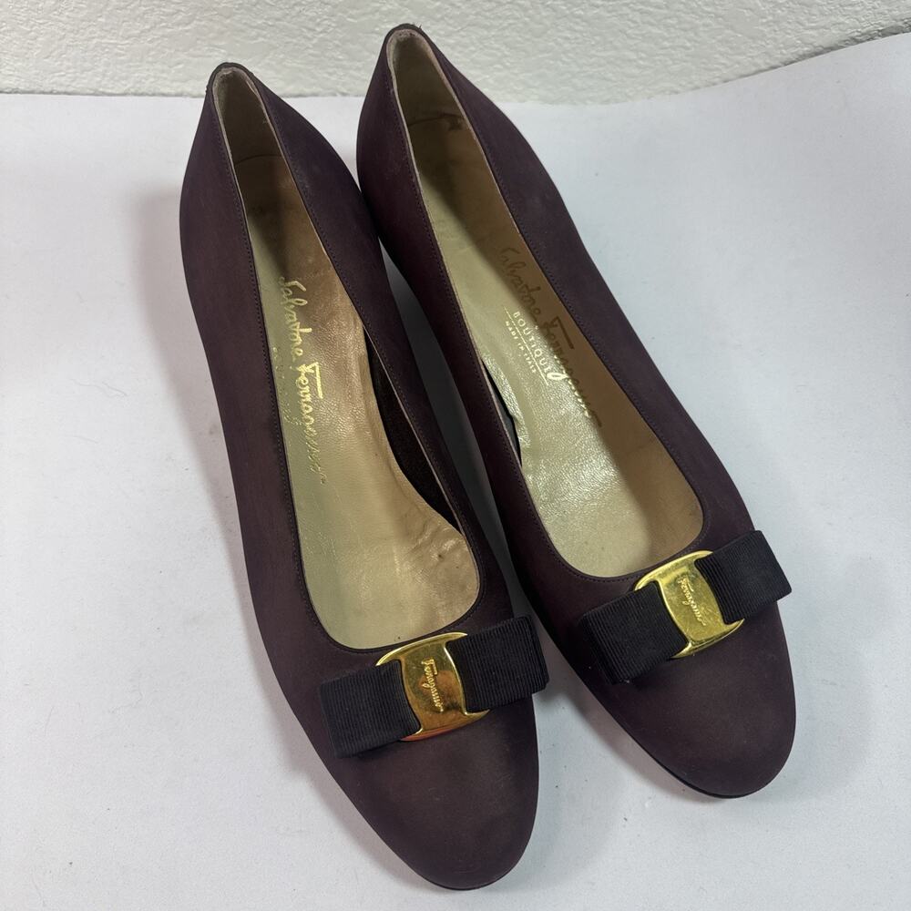 SALVATORE FERRAGAMO Burgundy Nubuck Suede Leather Gold Vara Bow Pump Heel Sz 11